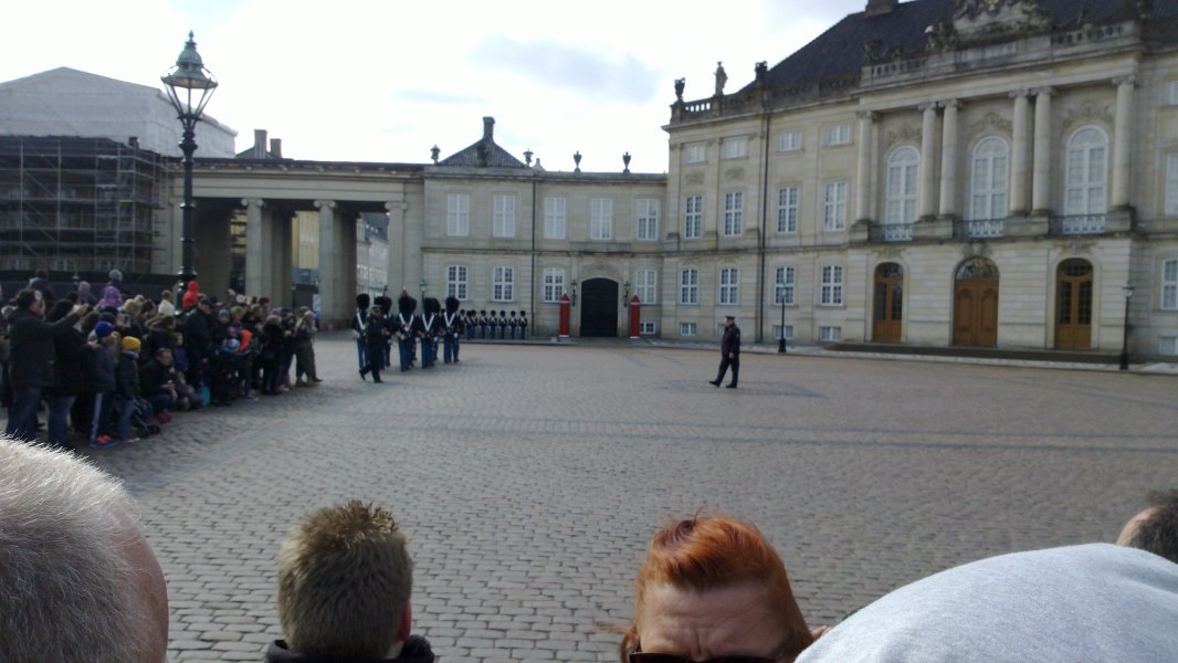 Cambio de guardia en Amalienborg.