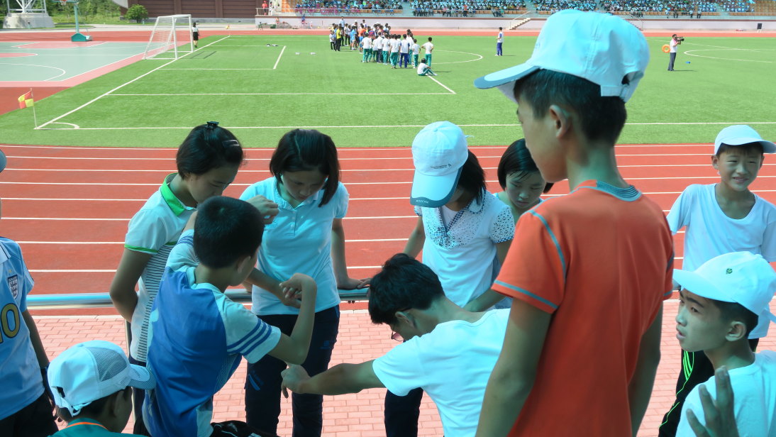 Niños jugando en el Campamento Internacional Infantil de Songdowon.