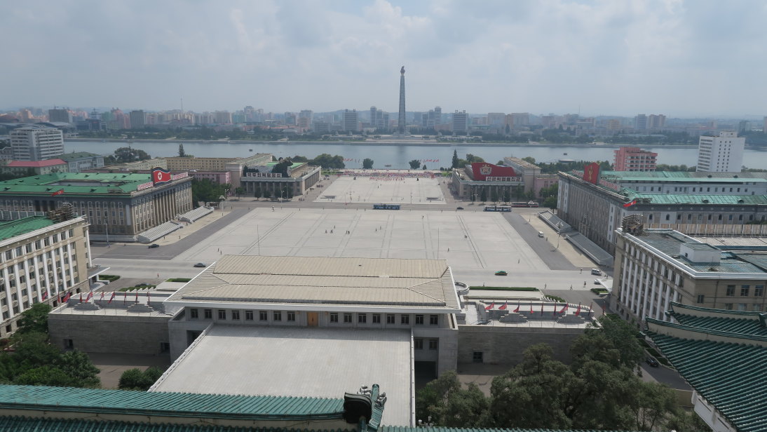 Plaza Kim Il-sung desde terraza del Gran Palacio de Estudios del Pueblo.
