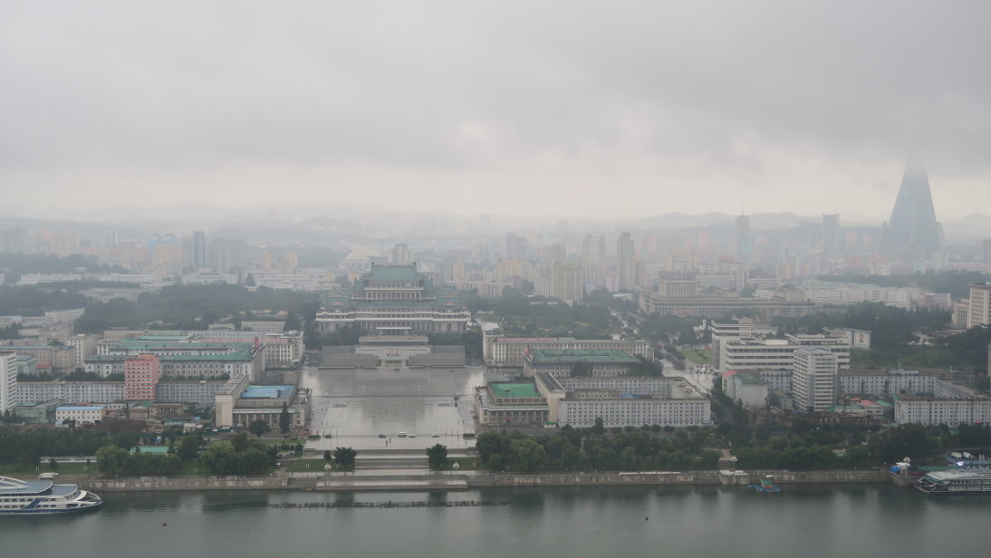 Plaza Kim Il-sung desde la Torre Juche.